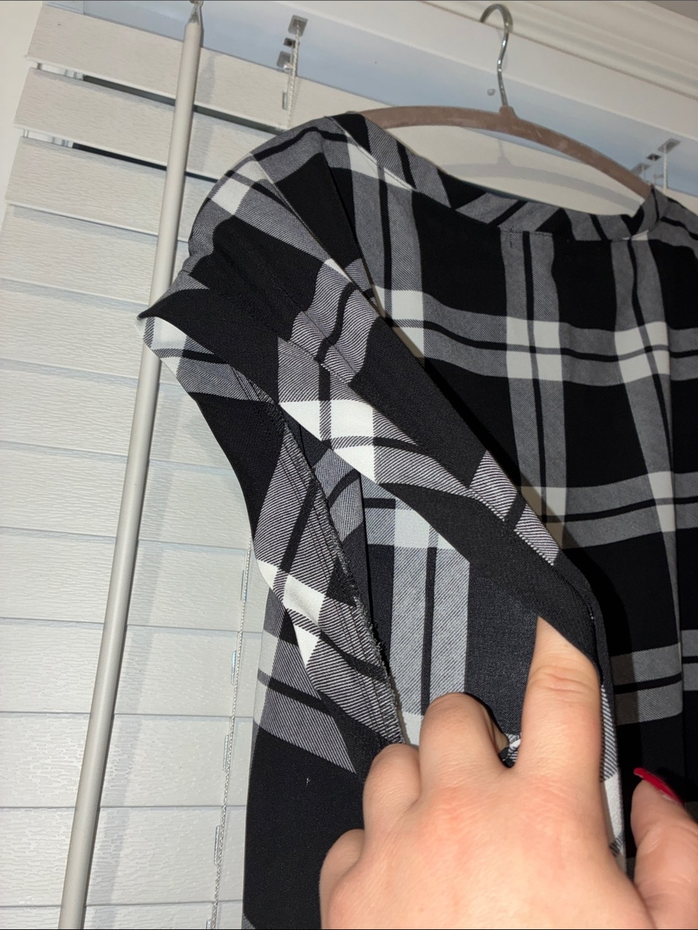 loralette Black and White Plaid Short Sleeve Tunic - Picture 9 of 10